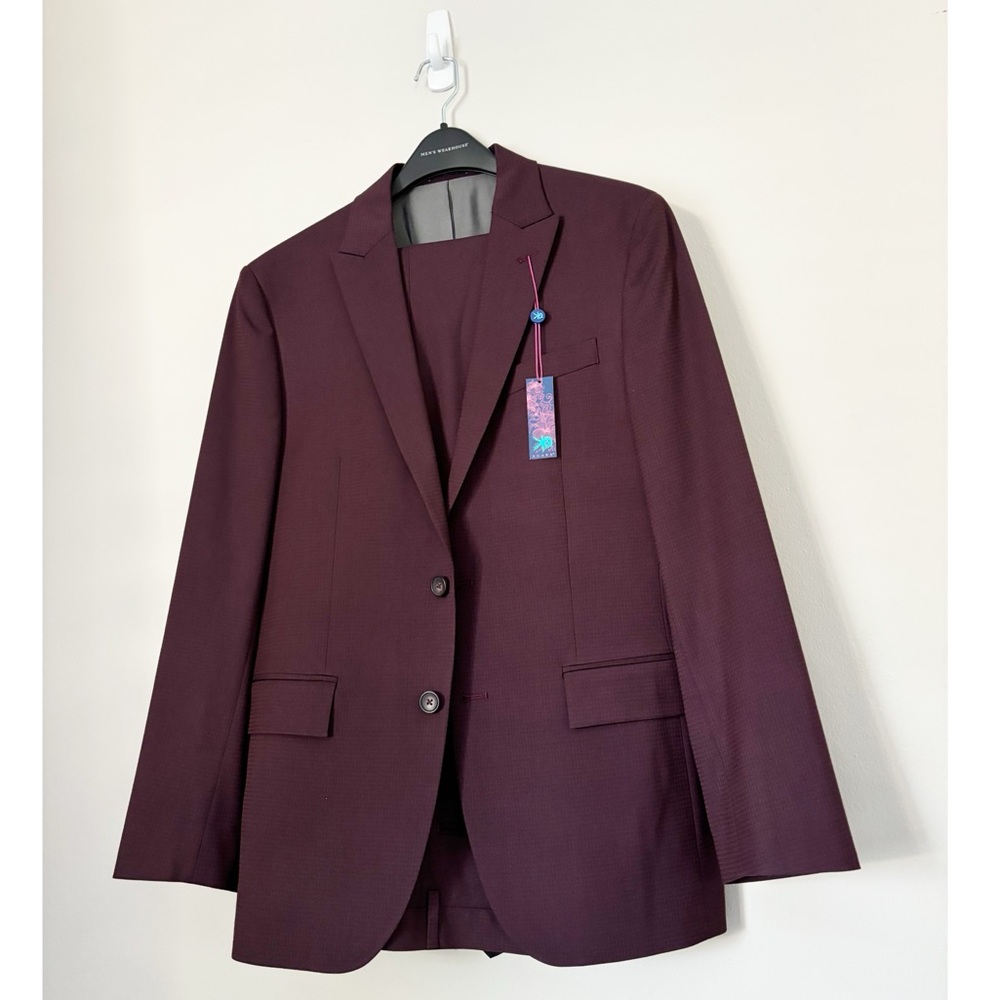 Egara Wine Houndstooth Tailored Slim Fit Suit